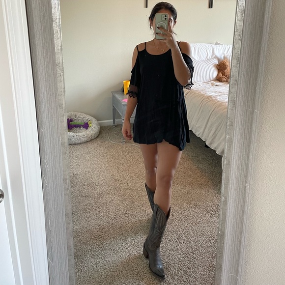 Country dress with lace sleeves - Picture 1 of 6